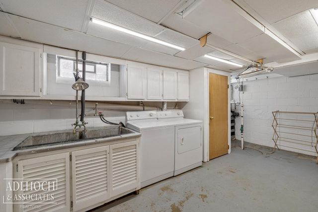 1394 Hampton Road, Grosse Pointe Woods, MI 48236