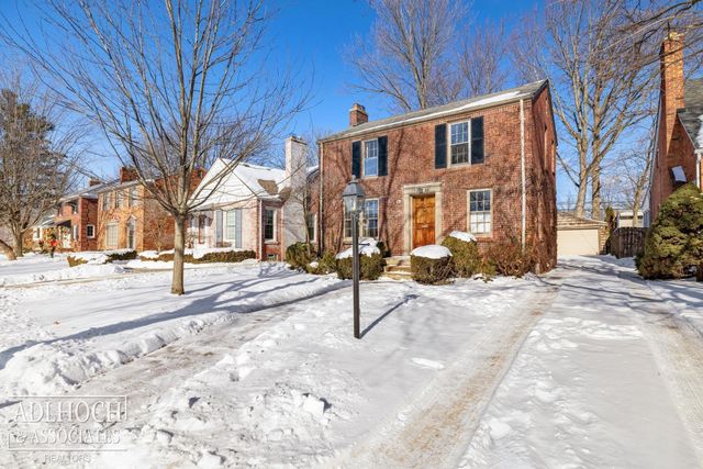 1394 Hampton Road, Grosse Pointe Woods, MI 48236