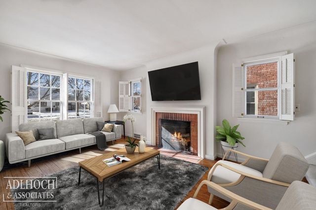 1394 Hampton Road, Grosse Pointe Woods, MI 48236