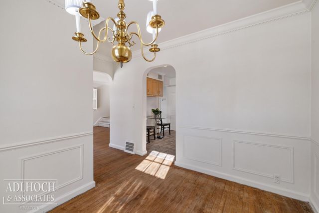 1394 Hampton Road, Grosse Pointe Woods, MI 48236