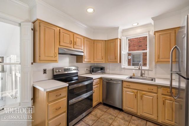 1394 Hampton Road, Grosse Pointe Woods, MI 48236