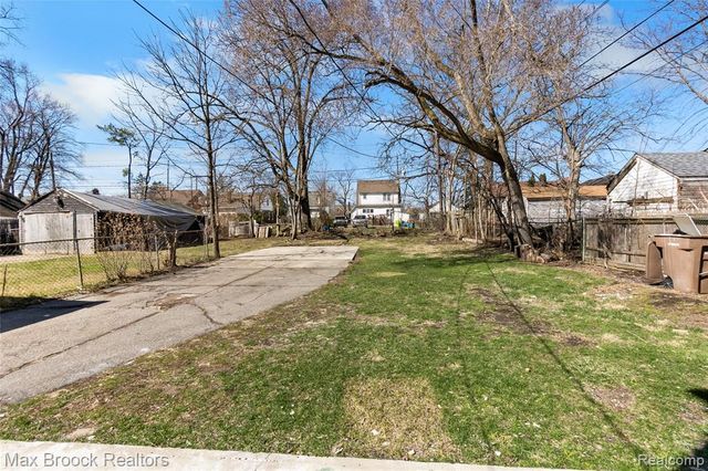 169 Dwight Avenue, Pontiac, MI 48341