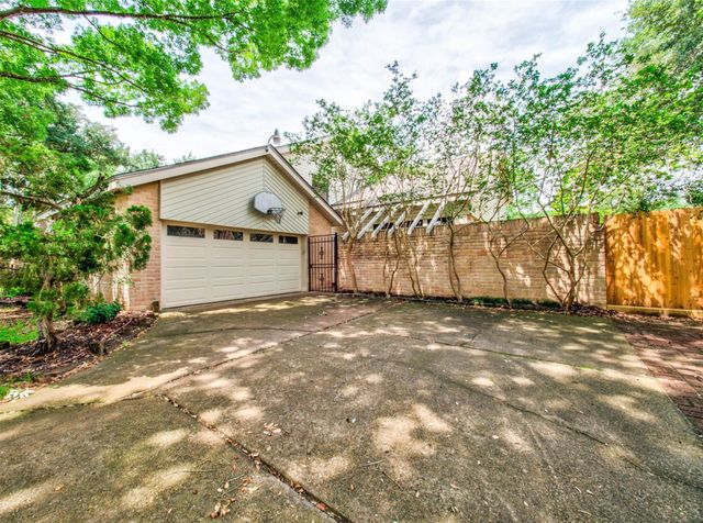 8022 La Brea Drive, Houston, TX 77083