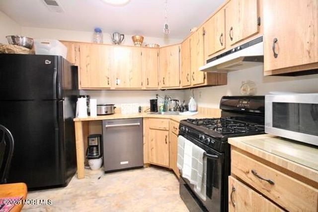 21 Austin Court 1, Freehold, NJ 07728