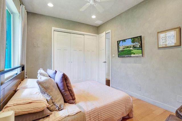 5 Gatehouse Road, Sea Ranch Lakes, FL 33308