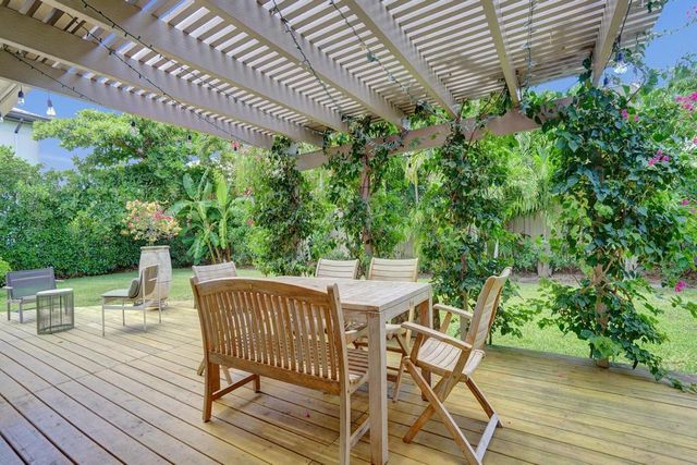 5 Gatehouse Road, Sea Ranch Lakes, FL 33308