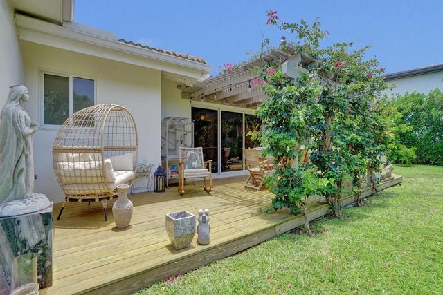 5 Gatehouse Road, Sea Ranch Lakes, FL 33308