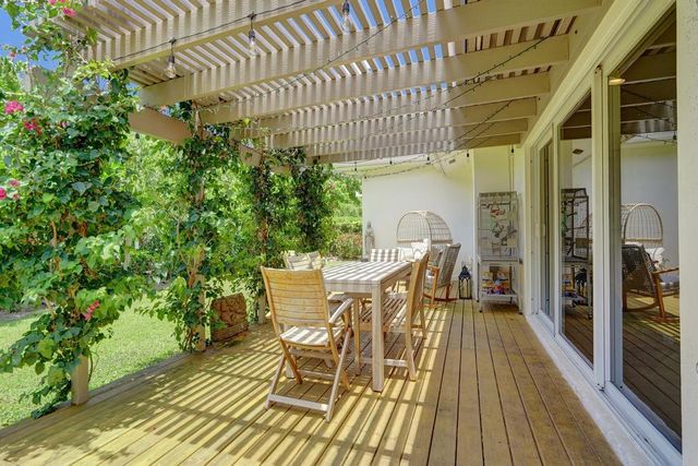 5 Gatehouse Road, Sea Ranch Lakes, FL 33308