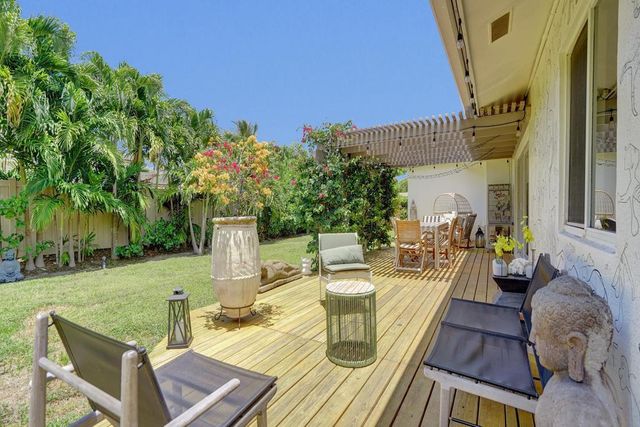 5 Gatehouse Road, Sea Ranch Lakes, FL 33308