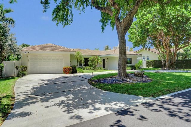 5 Gatehouse Road, Sea Ranch Lakes, FL 33308