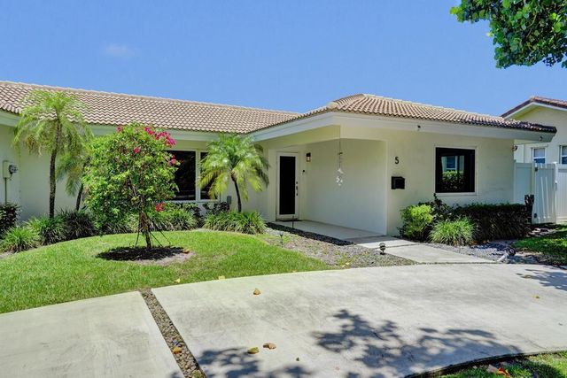 5 Gatehouse Road, Sea Ranch Lakes, FL 33308