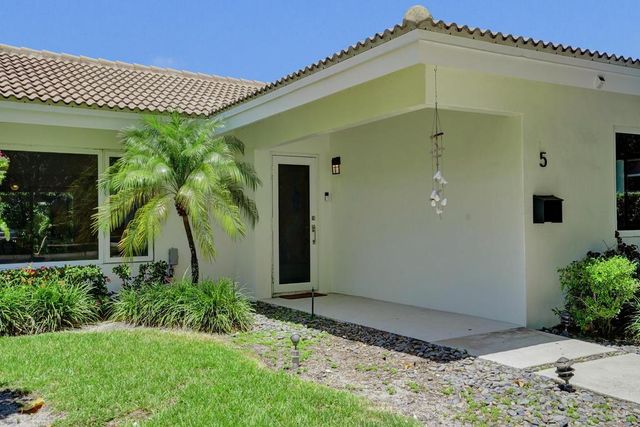 5 Gatehouse Road, Sea Ranch Lakes, FL 33308