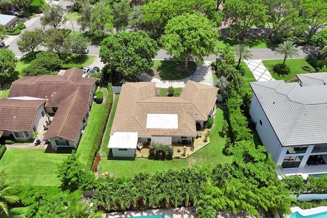 5 Gatehouse Road, Sea Ranch Lakes, FL 33308