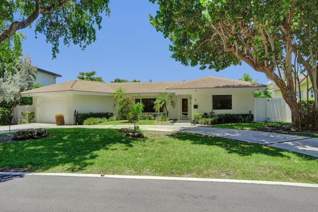 5 Gatehouse Road, Sea Ranch Lakes, FL 33308