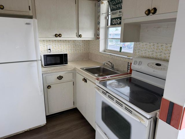 1113 Lake Terrace 205, Boynton Beach, FL 33426