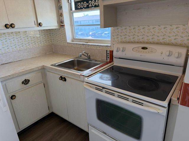 1113 Lake Terrace 205, Boynton Beach, FL 33426