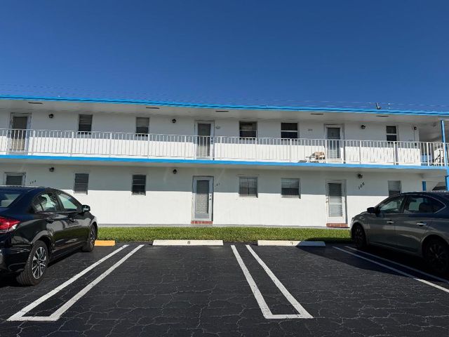 1113 Lake Terrace 205, Boynton Beach, FL 33426