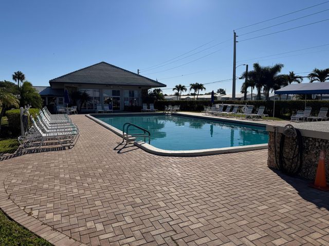 1113 Lake Terrace 205, Boynton Beach, FL 33426