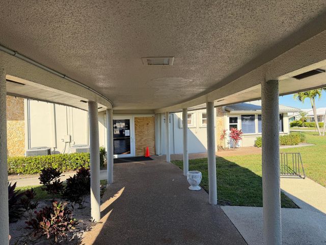 1113 Lake Terrace 205, Boynton Beach, FL 33426