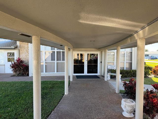 1113 Lake Terrace 205, Boynton Beach, FL 33426