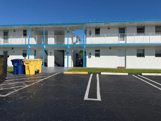 1113 Lake Terrace 205, Boynton Beach, FL 33426