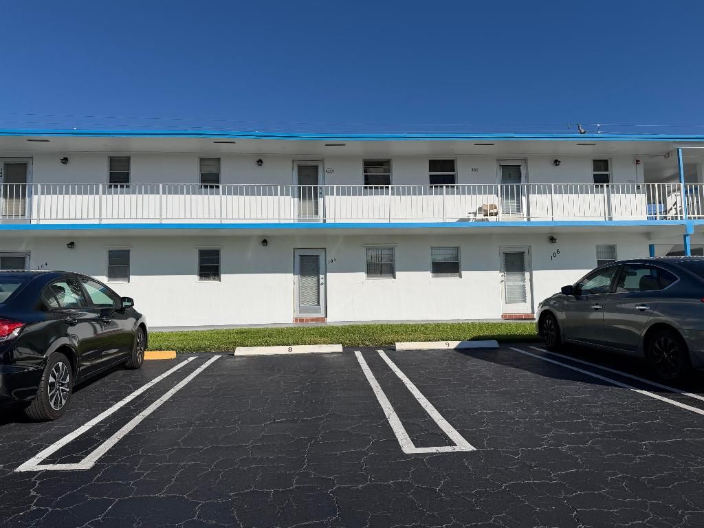 1113 Lake Terrace 205, Boynton Beach, FL 33426