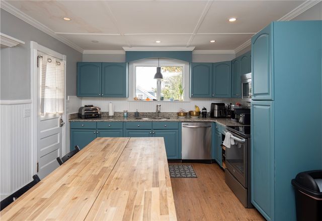 29 Anthony Street, Newport, RI 02840