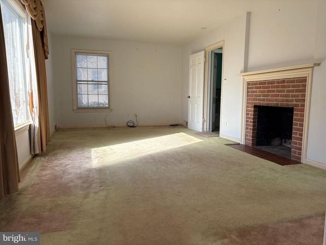 8208 MAPLE RIDGE RD, Bethesda, MD 20814