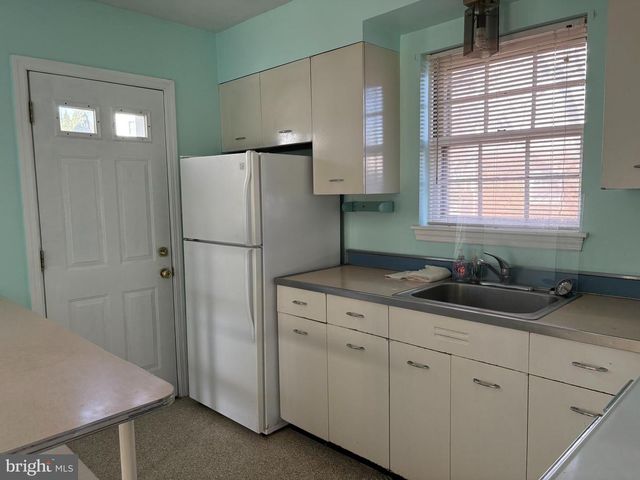 8208 MAPLE RIDGE RD, Bethesda, MD 20814