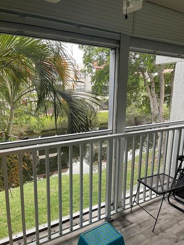 100 Lakeview Dr 207, Weston, FL 33326