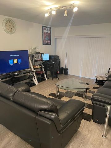 100 Lakeview Dr 207, Weston, FL 33326