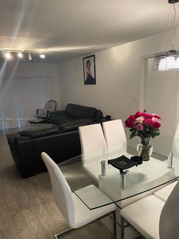 100 Lakeview Dr 207, Weston, FL 33326