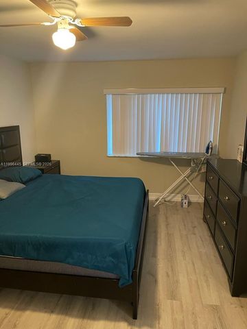 100 Lakeview Dr 207, Weston, FL 33326