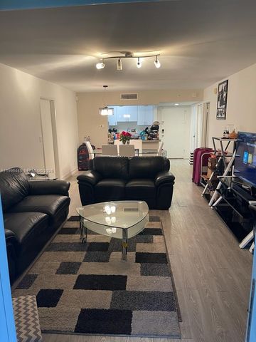 100 Lakeview Dr 207, Weston, FL 33326