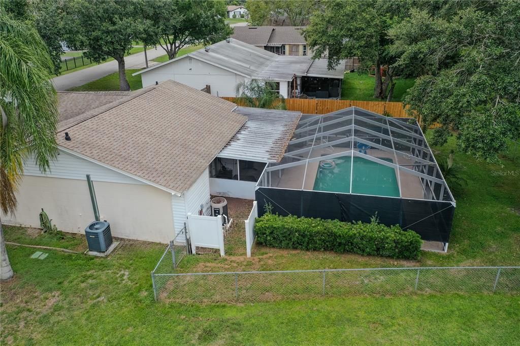 Image 2 of property listing at 1440 PERIWINKLE COURT, Lakeland, FL 33811