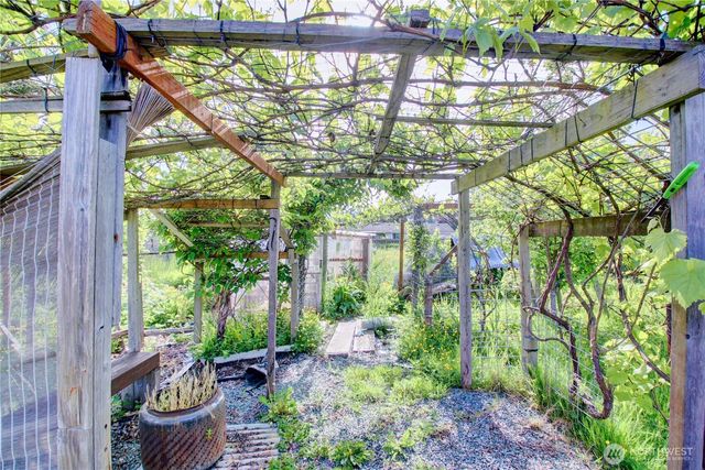 930 N LaVenture Road, Mount Vernon, WA 98273