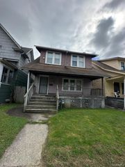 137 Geneva Street, Highland Park, MI 48203