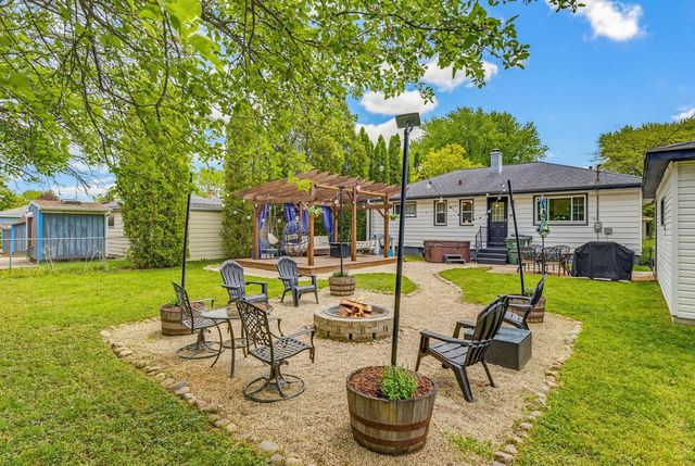 1608 Wind Dale DRIVE, Racine, WI 53402