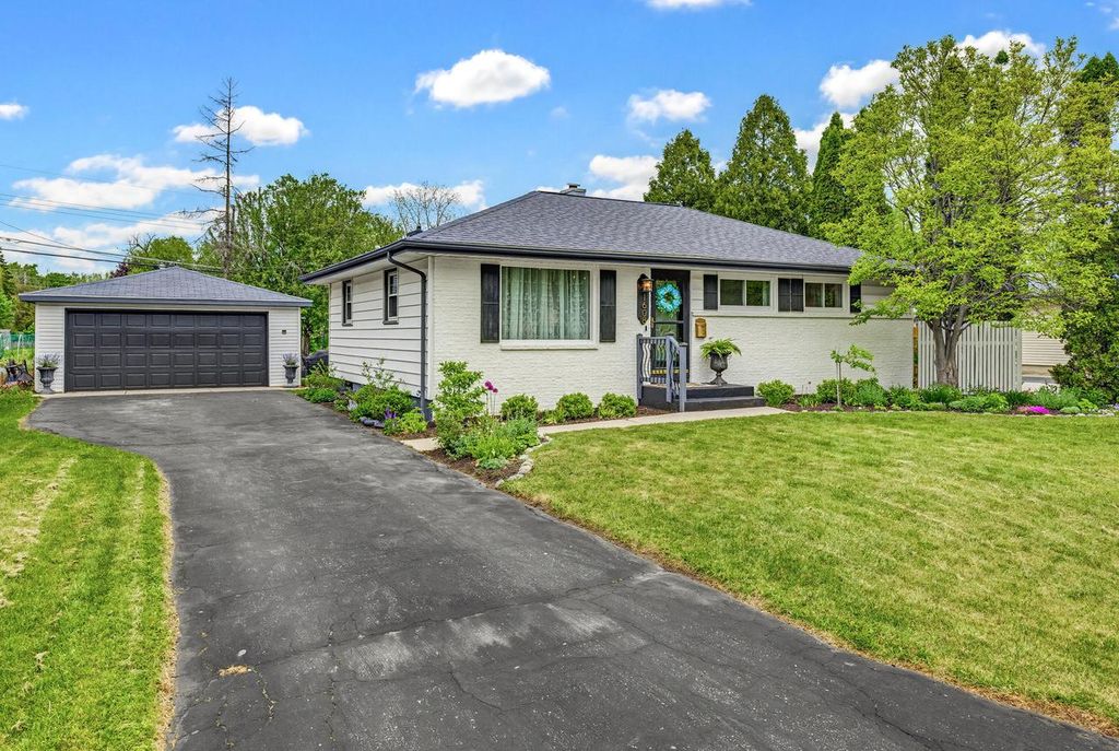 1608 Wind Dale DRIVE, Racine, WI 53402