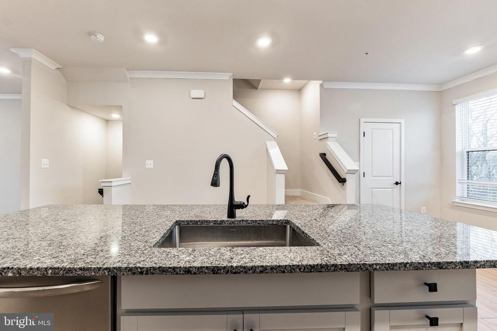 Image 10 of property listing at 4404 ROLAND HEIGHTS AVE, Baltimore, MD 21211