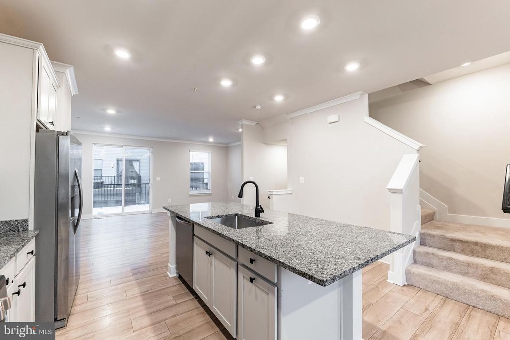 Image 11 of property listing at 4404 ROLAND HEIGHTS AVE, Baltimore, MD 21211