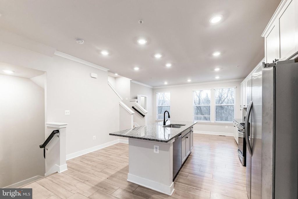Image 12 of property listing at 4404 ROLAND HEIGHTS AVE, Baltimore, MD 21211