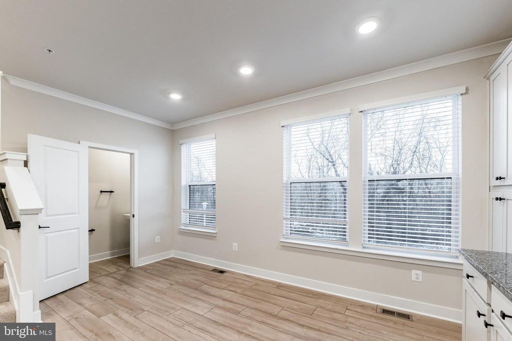 Image 16 of property listing at 4404 ROLAND HEIGHTS AVE, Baltimore, MD 21211