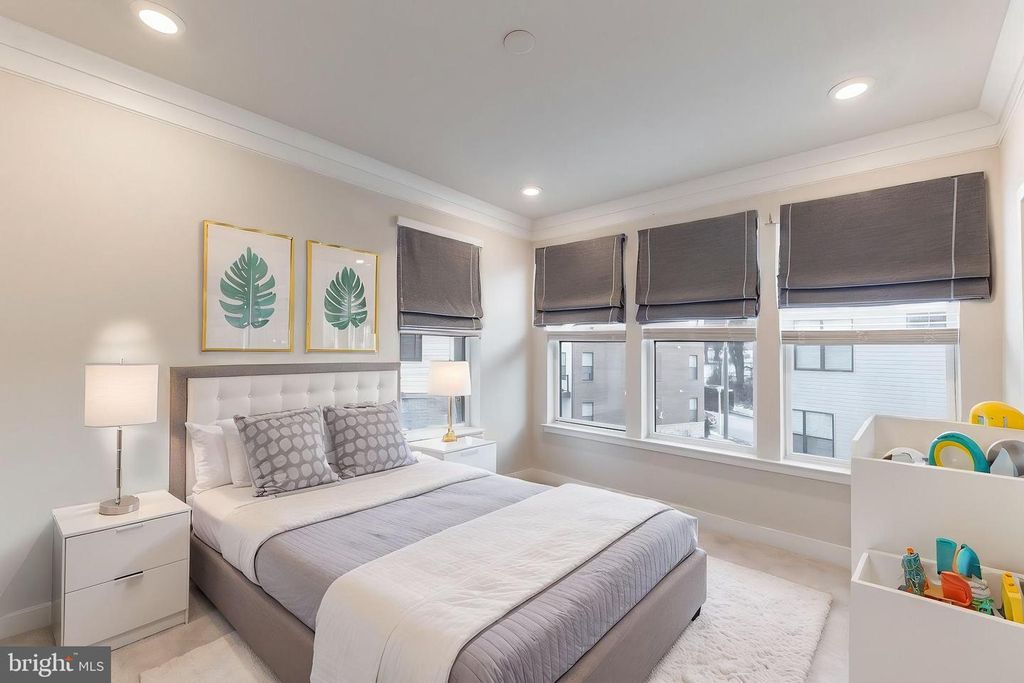 Image 22 of property listing at 4404 ROLAND HEIGHTS AVE, Baltimore, MD 21211