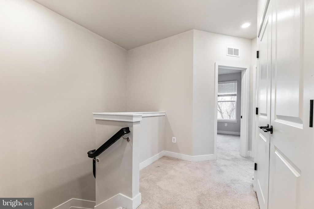 Image 27 of property listing at 4404 ROLAND HEIGHTS AVE, Baltimore, MD 21211