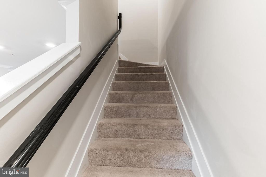 Image 28 of property listing at 4404 ROLAND HEIGHTS AVE, Baltimore, MD 21211