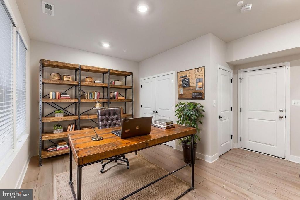 Image 29 of property listing at 4404 ROLAND HEIGHTS AVE, Baltimore, MD 21211