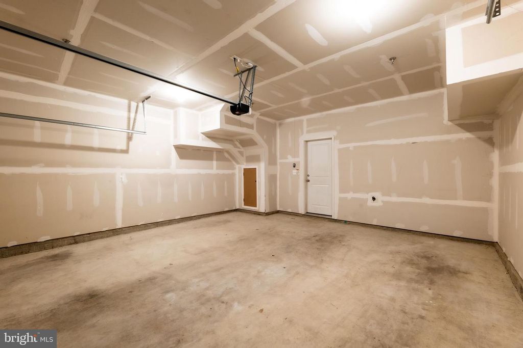 Image 34 of property listing at 4404 ROLAND HEIGHTS AVE, Baltimore, MD 21211