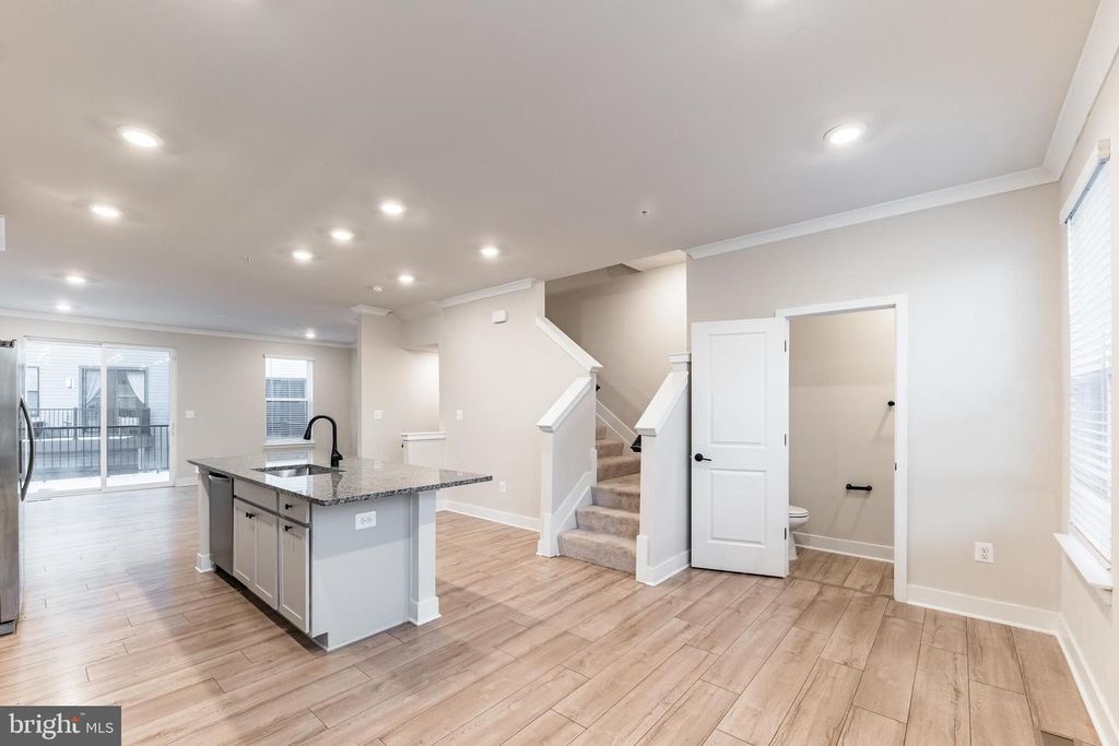 Image 8 of property listing at 4404 ROLAND HEIGHTS AVE, Baltimore, MD 21211