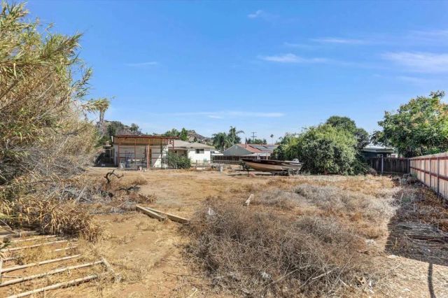 1852 Peppervilla Drive, El Cajon, CA 92021